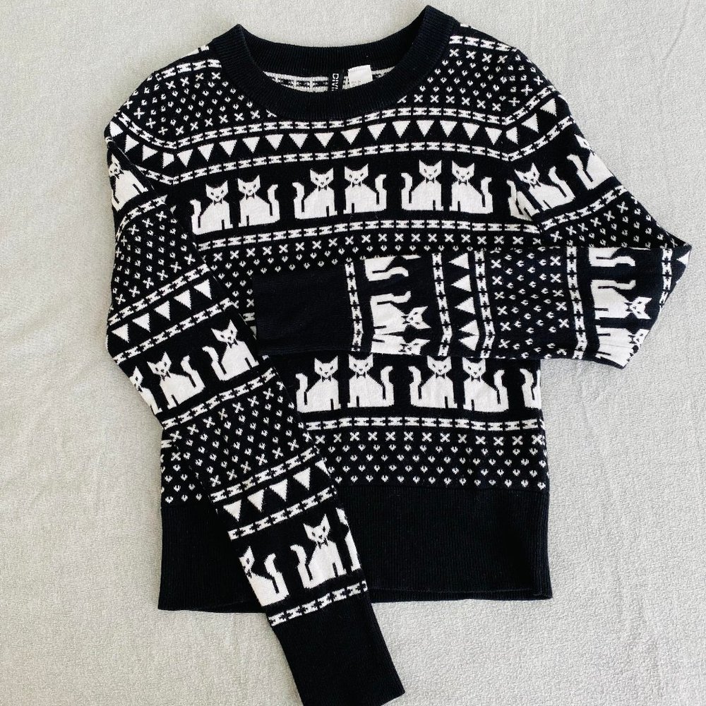 ✨SOLD✨Black & White H&M Cat Sweater